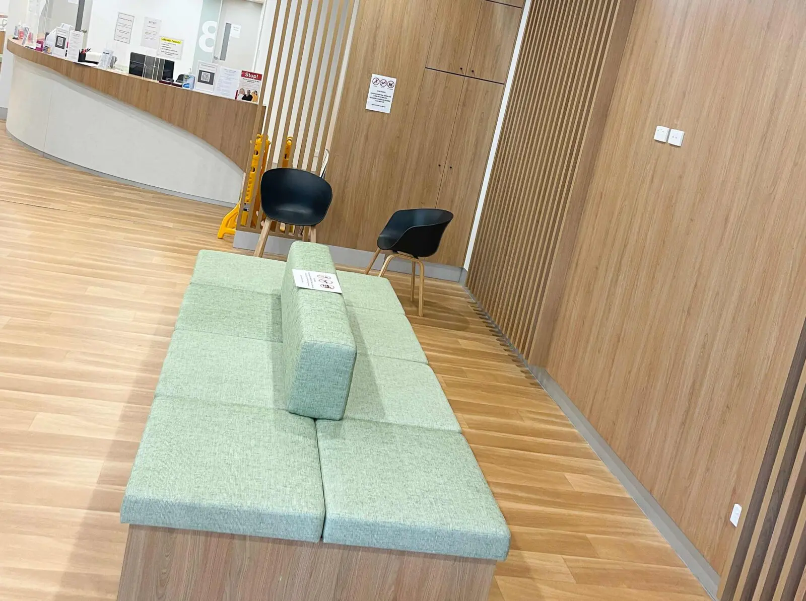 Doctors-clinic-waiting-room