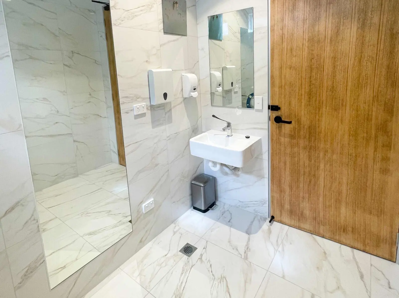 dentist-clinic-fitout-toilet